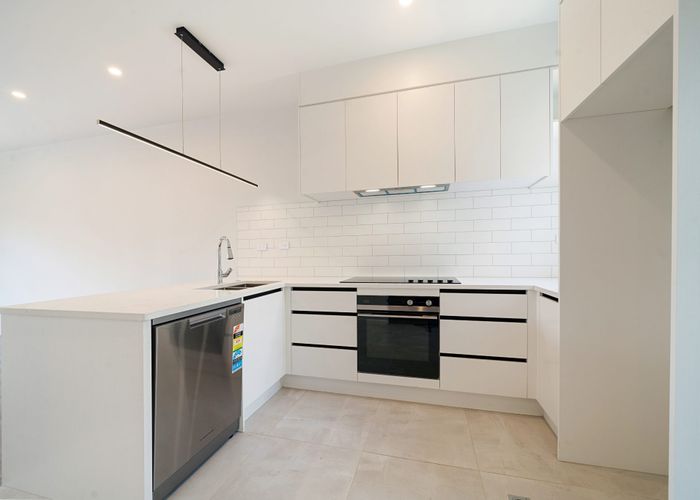  at 2/105 Hobsonville Road, West Harbour, Auckland