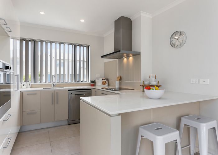  at 8 Forbes McCammon Drive, Swanson, Auckland