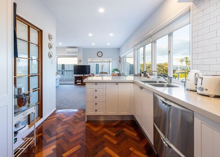  at 4/26 Sanders Avenue, Takapuna, Auckland