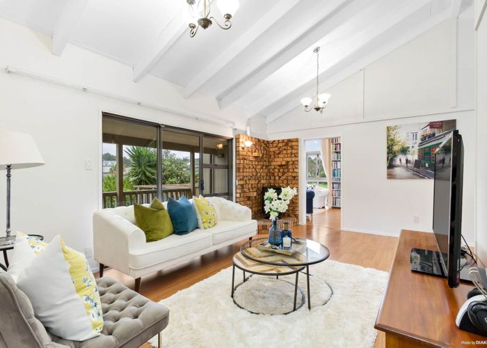  at 1/30 Curacao Place, Half Moon Bay, Auckland