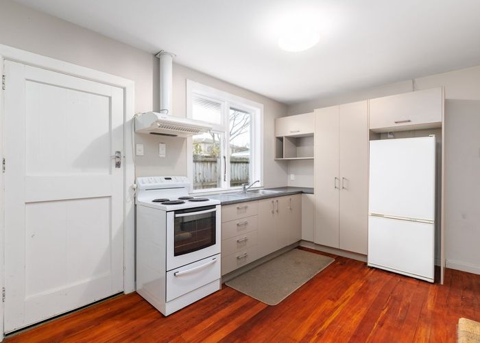  at 2/27 Devonport Lane, Merivale, Christchurch City, Canterbury