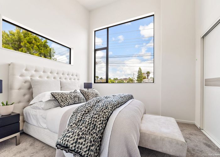  at 1/735 East Coast Road, Browns Bay, North Shore City, Auckland