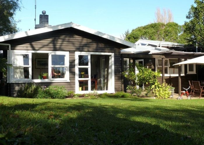  at 266  Beach Road, Campbells Bay, North Shore City, Auckland