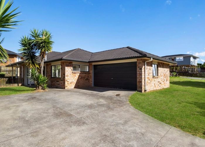  at 564 Massey Road, Mangere, Auckland