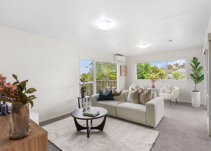 at 2/218 East Coast Road, Forrest Hill, North Shore City, Auckland