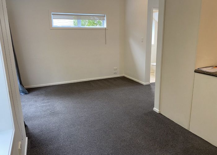 For rent 13F/30 John Jennings Drive, Oteha, North Shore City