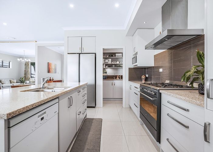  at 6 Highview Court, Flagstaff, Hamilton