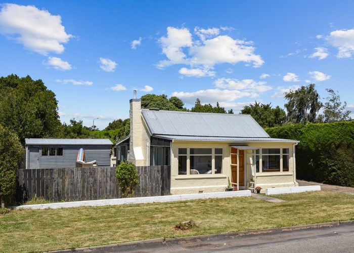  at 8 Dunnet Street, Karitane