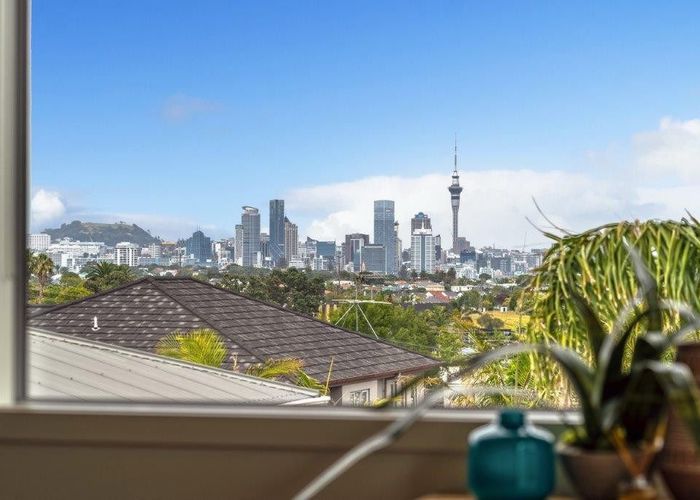  at 3 Northumberland Avenue, Hauraki, Auckland