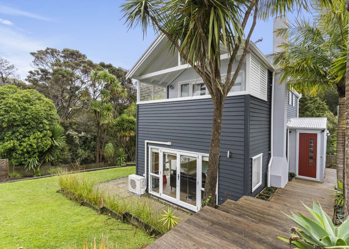  at 17 Wernham Place, Northcote, Auckland