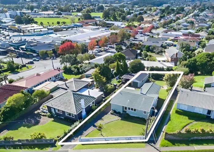  at 14 Exmouth Road, Northcote, Auckland