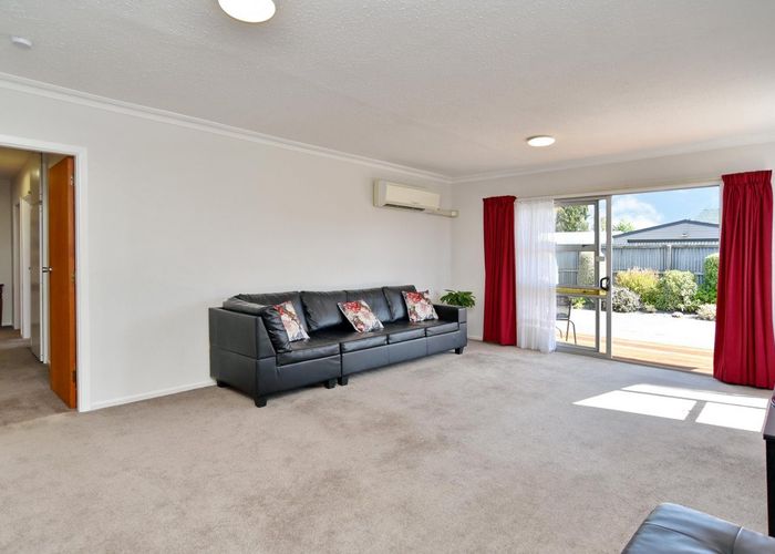  at 2/11 Tuckers Road, Redwood, Christchurch