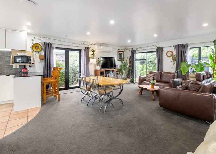  at 11 Leonard Place, Dinsdale, Hamilton