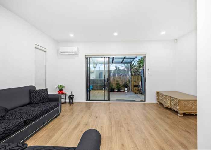  at 143B  Seabrook Avenue, New Lynn, Waitakere City, Auckland