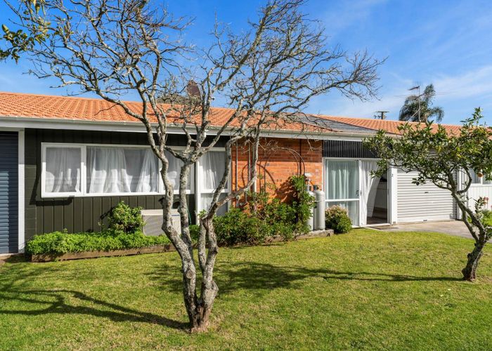  at 2/15 McIntyre Road, Mangere Bridge, Manukau City, Auckland
