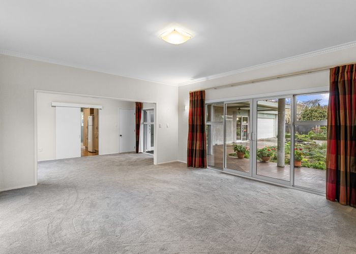  at 9 Upham Place, Chartwell, Hamilton