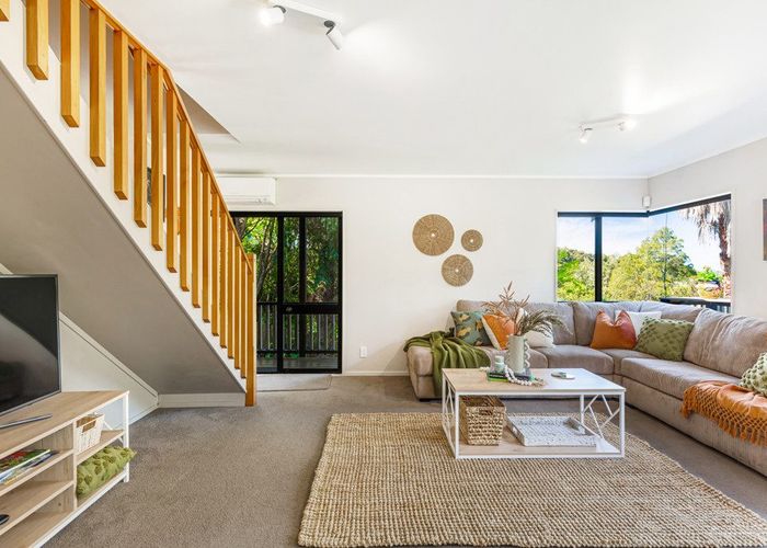  at 1/20 Reynolds Place, Torbay, Auckland