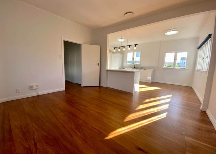  at 2/159 Shakespeare Road, Milford, North Shore City, Auckland
