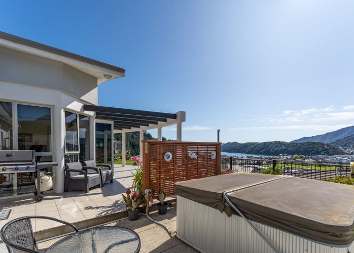  at 8 Harbour View Heights, Picton