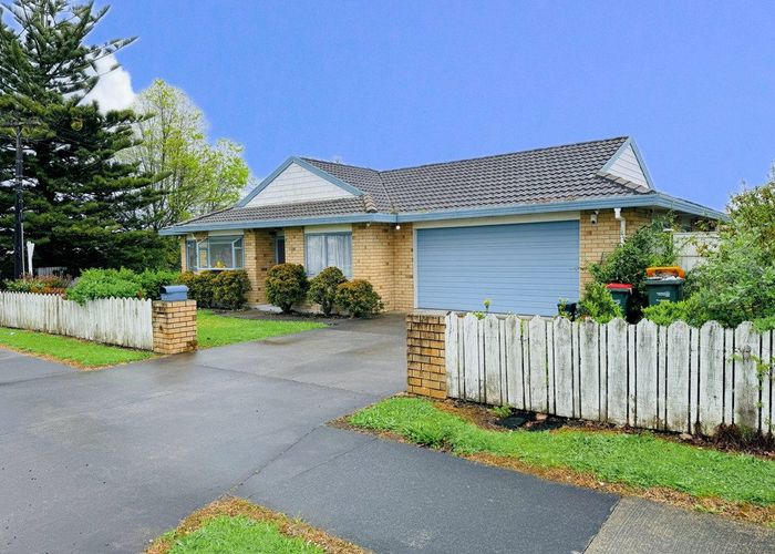  at 2/17 Queen Street, Papakura, Auckland