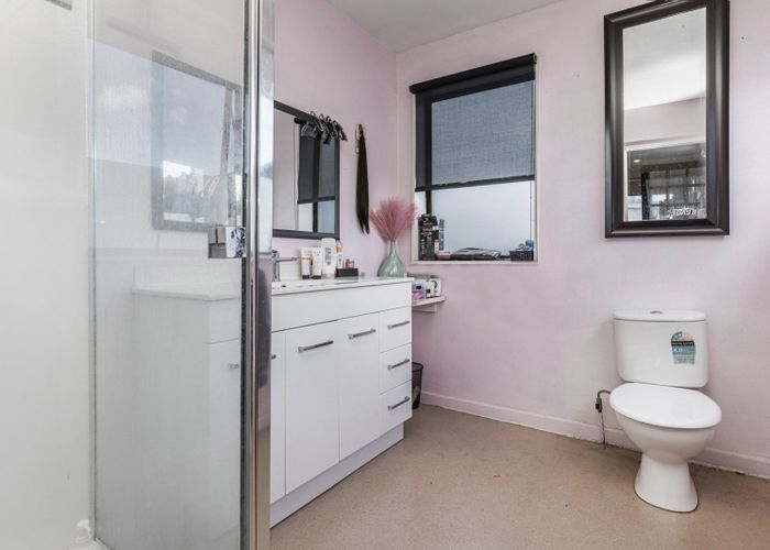  at 1-2/398 Ferry Road, Woolston, Christchurch City, Canterbury