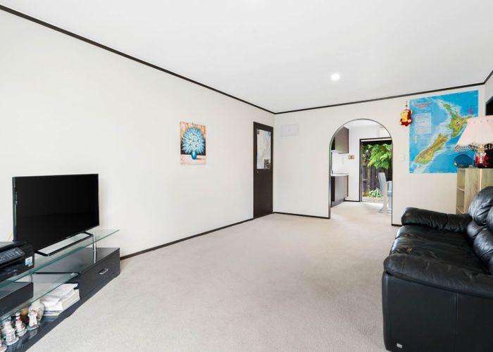  at 2/5 Colleen Norma Place, Half Moon Bay, Auckland