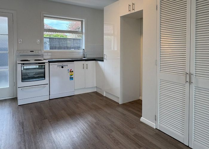  at 4/28 Aikmans Road, Merivale, Christchurch
