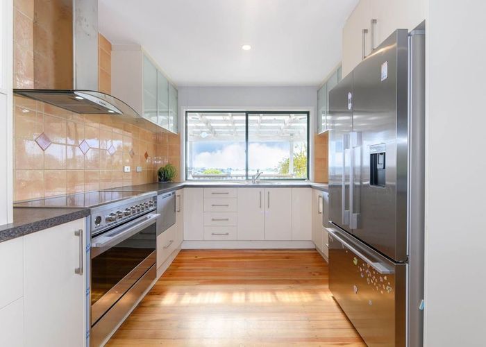  at 220 Glengarry Rd, Oratia, Waitakere City, Auckland