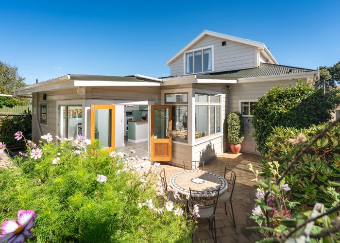  at 13 West Road, Northland, Wellington