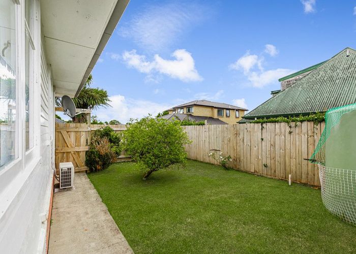  at 32 Edwards Avenue, Henderson, Auckland