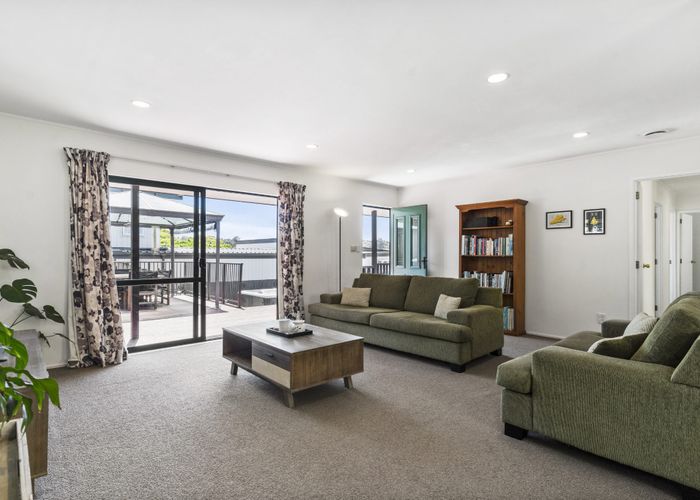  at 2/83 Vandeleur Avenue, Birkdale, Auckland