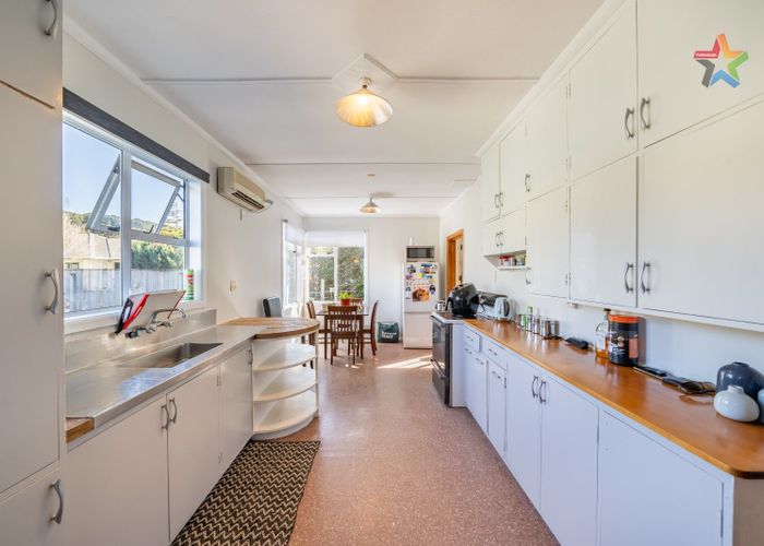  at 88 Main Road, Wainuiomata, Lower Hutt