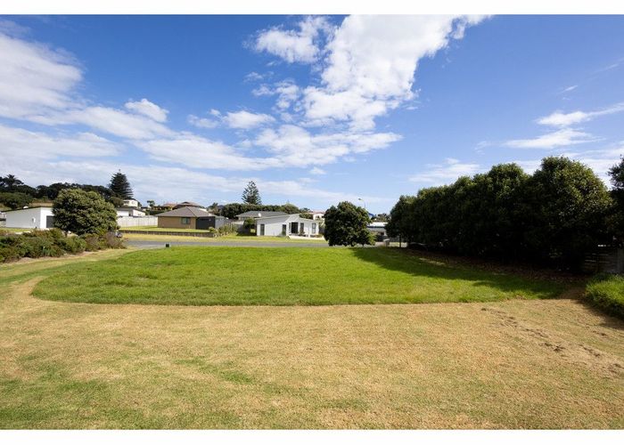  at 24 Sunset Drive, Baylys Beach, Kaipara, Northland