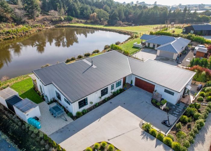  at 7 Kohuhu Lane, Redwood Valley