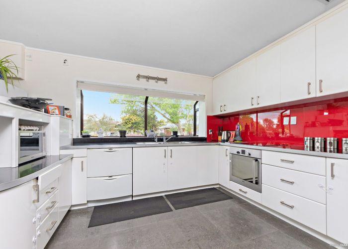  at 3 Zenith Place, Conifer Grove, Takanini
