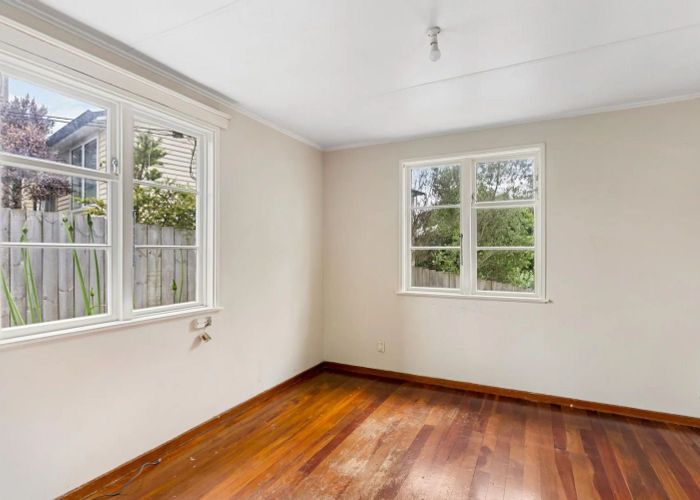  at 5 Fifeshire Street, Belmont, North Shore City, Auckland