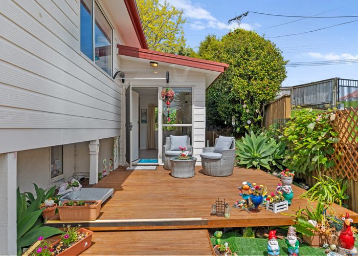  at 2/1A Hamilton Place, Glenfield, North Shore City, Auckland