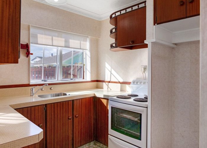 at 2 Lawrence Place, Otara, Auckland