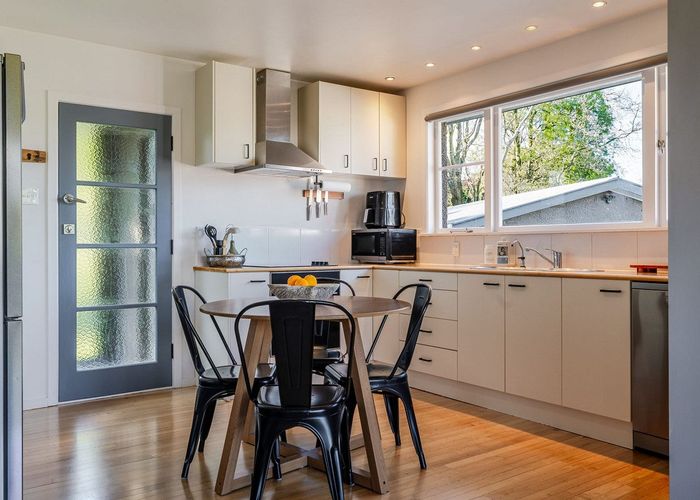  at 8 Stoke Place, Awapuni, Palmerston North, Manawatu / Whanganui