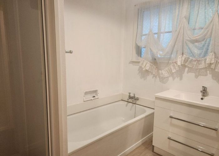  at 1/250 Waimairi Road, Ilam, Christchurch City, Canterbury