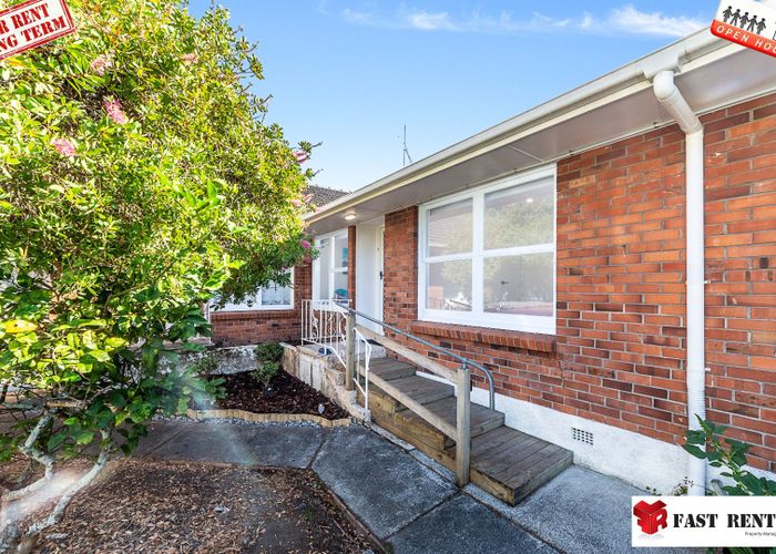  at 4/35 Shakespeare Rd--Viewing-- On Sat 4th Oct at 11:20-11:40am, Milford, North Shore City, Auckland