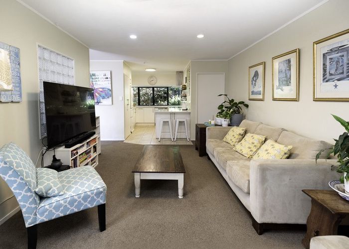  at 6A Rodney Street, Howick, Manukau City, Auckland