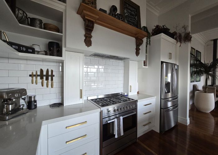  at 4 Seaview Terrace, Bluff Hill, Napier