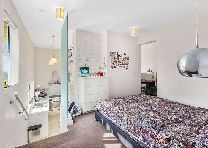  at 27 Garden Road (Lower Flat), Northland, Wellington, Wellington