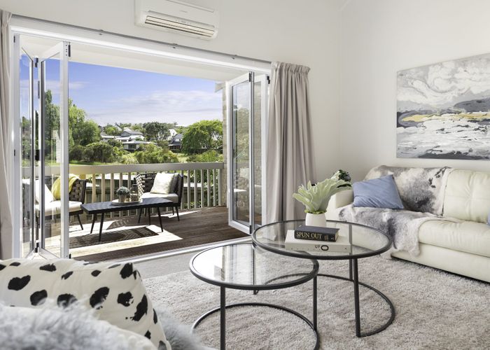  at 2/30 Curacao Place, Half Moon Bay, Auckland