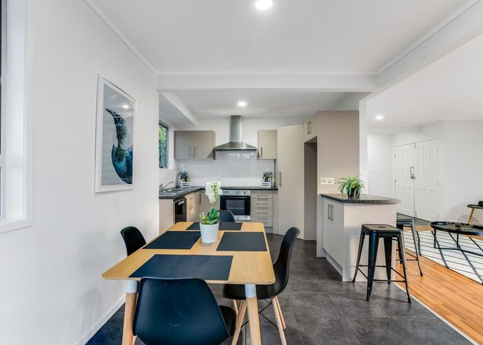  at 102 Flat Bush Road, Clover Park, Auckland