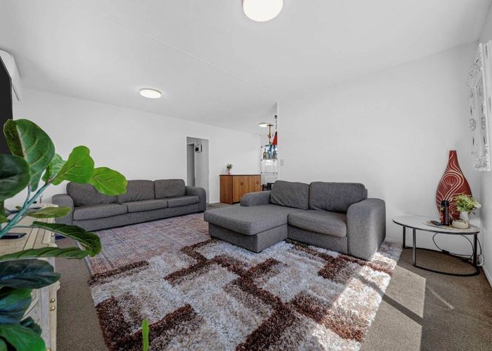  at 2/7 Barneys Farm Road, Clendon Park, Manukau City, Auckland