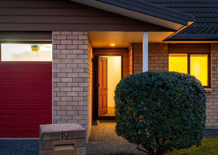  at 9/56 Larnoch Road, Henderson, Waitakere City, Auckland