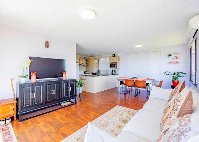  at 1/12 Exeter Place, Unsworth Heights, North Shore City, Auckland