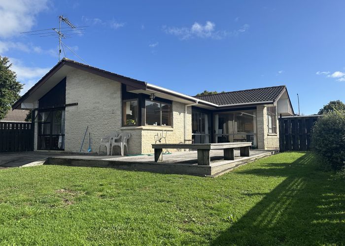  at 32 Borrowdace Avenue, Botany Downs, Manukau City, Auckland